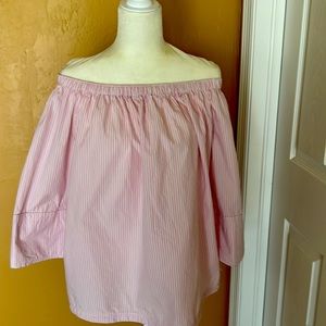 Free assembly off the shoulder pink and white cotton top.